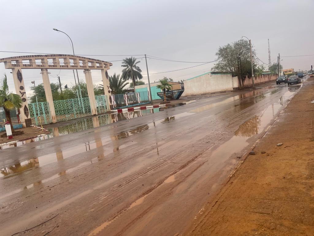 خسائر وانقطاع للكهرباء في الزويرات جرّاء رياح قوية محملة بالأتربة