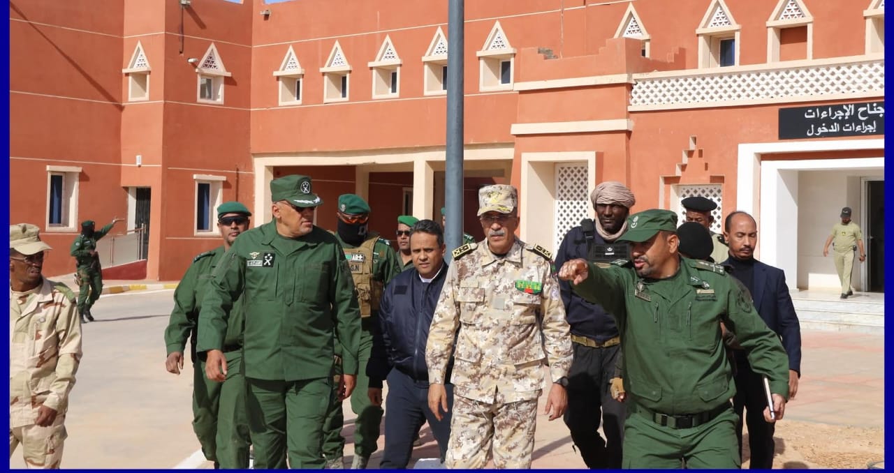 قيادات أمنية تطلع على سير العمل في معبر